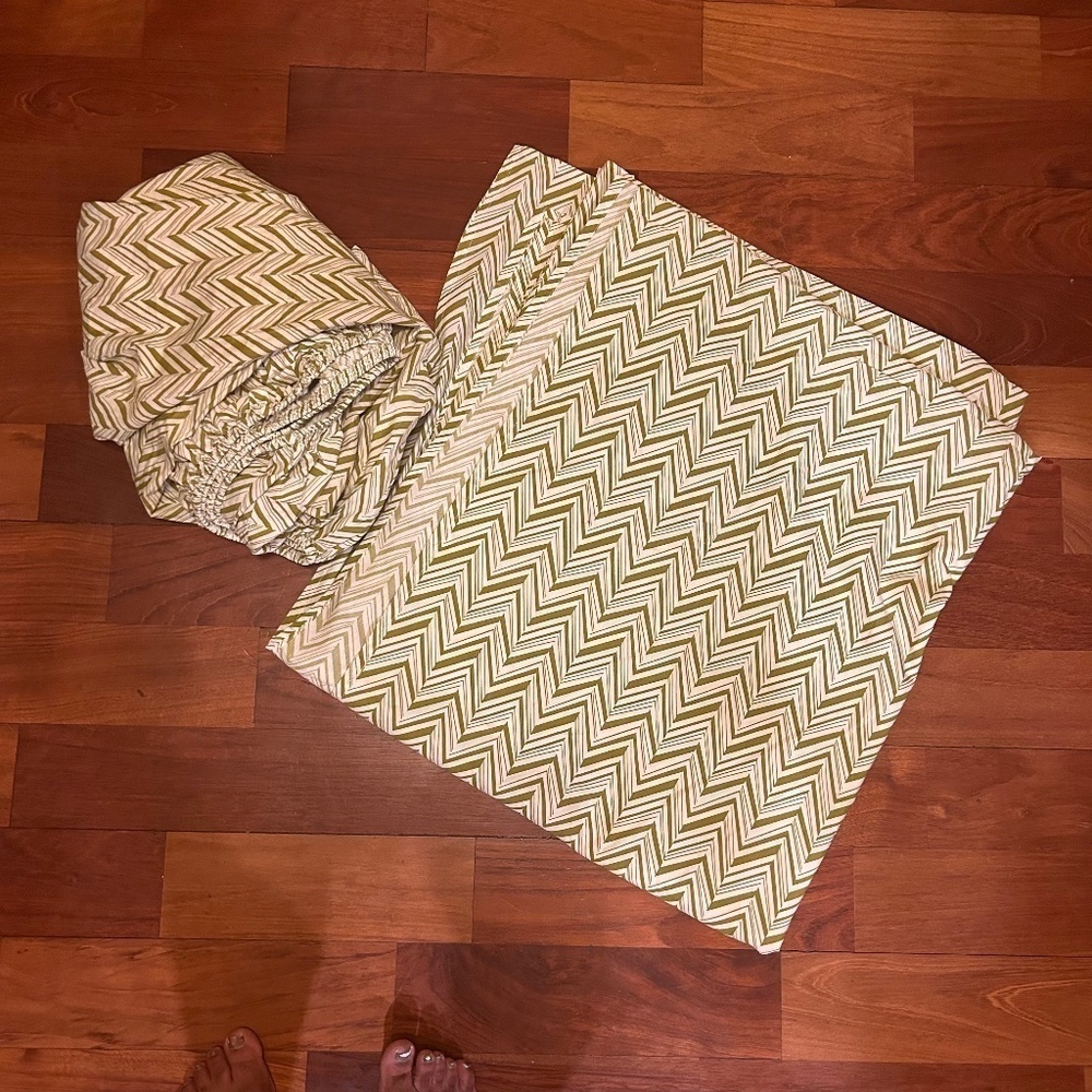 Vintage Colormate Queen Bed Sheet Set Top and Fitted Sheets Green Chevron 84x98